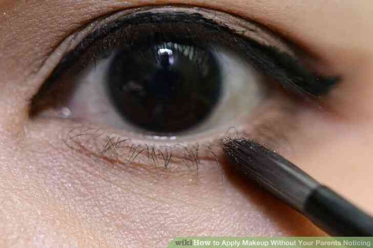 Image intitulée Appliquer le Maquillage Sans Vos Parents Remarquant l